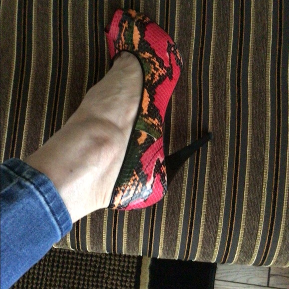 J. Renee Luxe Christiana snakeskin pumps - Picture 13 of 14